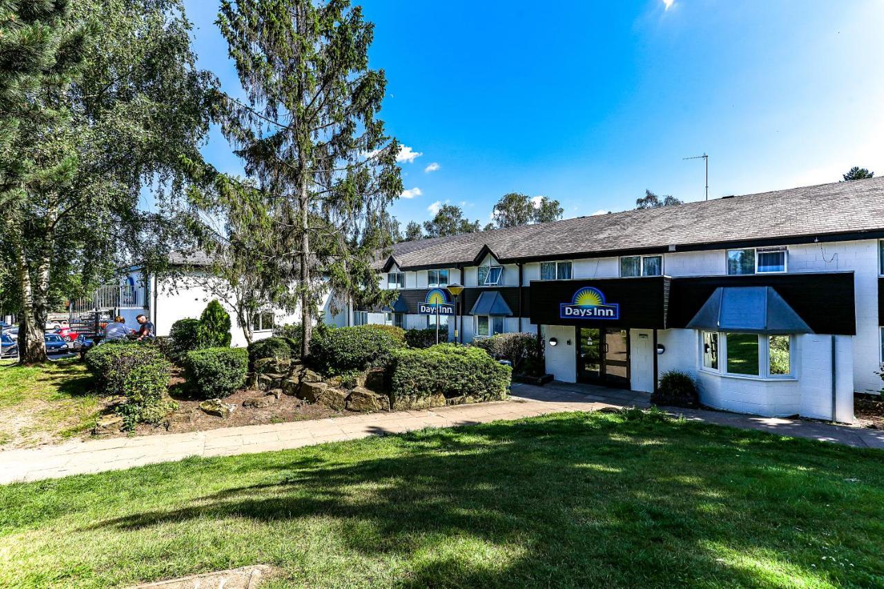 Days Inn Hotel Fleet Buitenkant foto