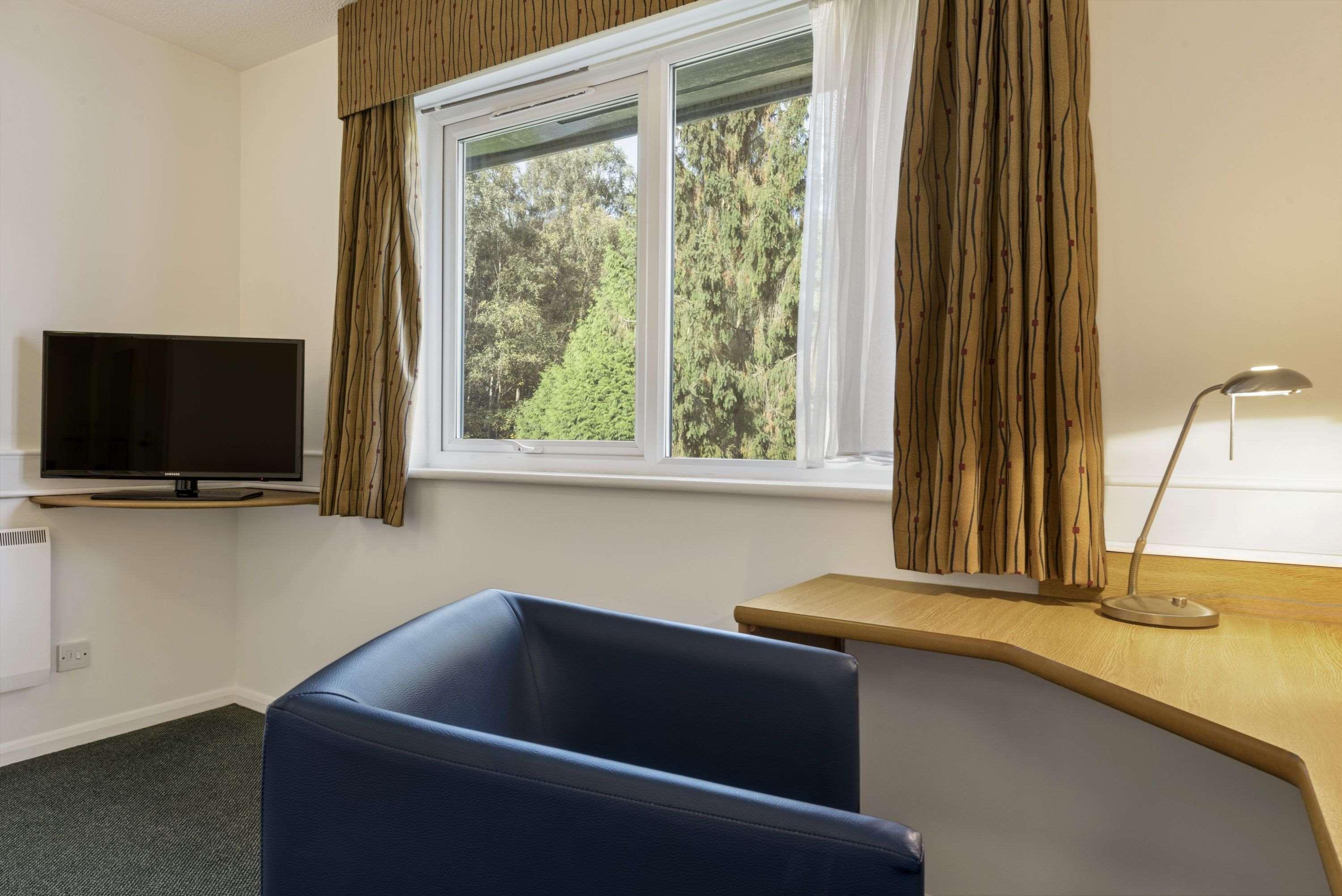 Days Inn Hotel Fleet Buitenkant foto