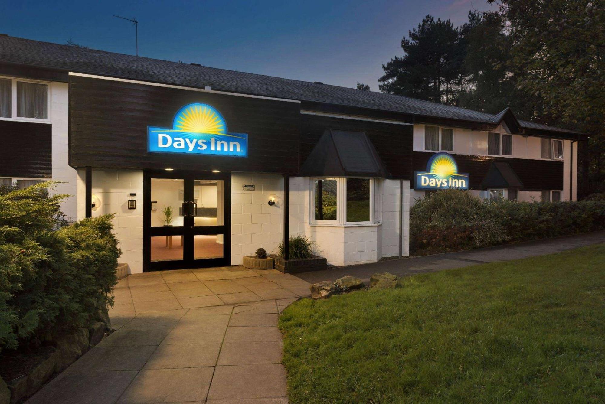 Days Inn Hotel Fleet Buitenkant foto