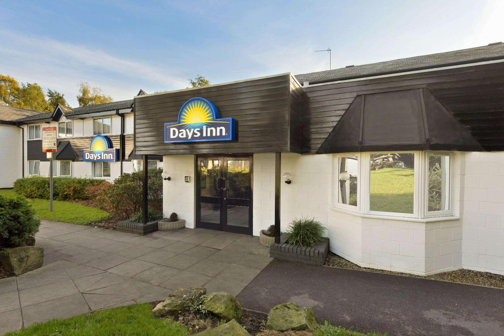 Days Inn Hotel Fleet Buitenkant foto