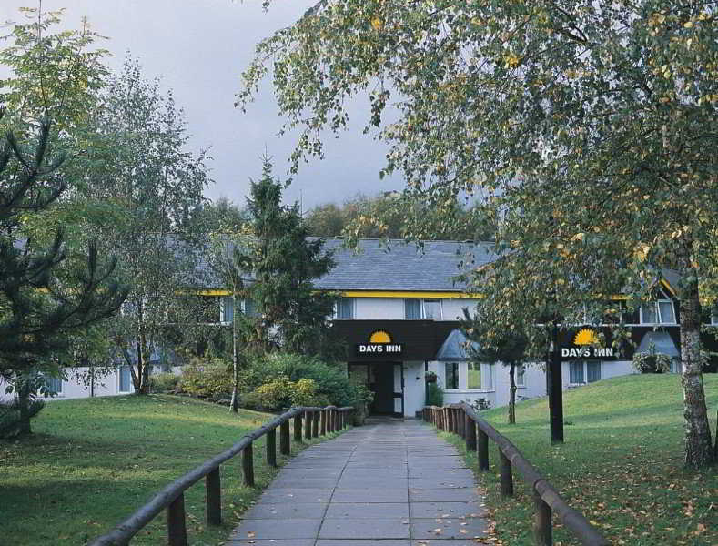 Days Inn Hotel Fleet Buitenkant foto