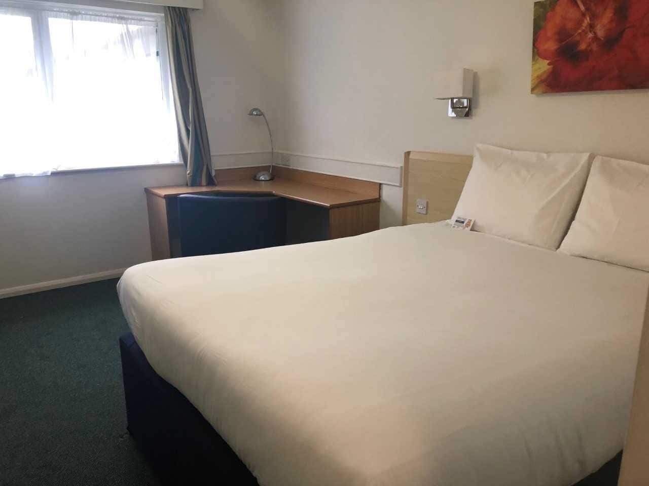 Days Inn Hotel Fleet Buitenkant foto