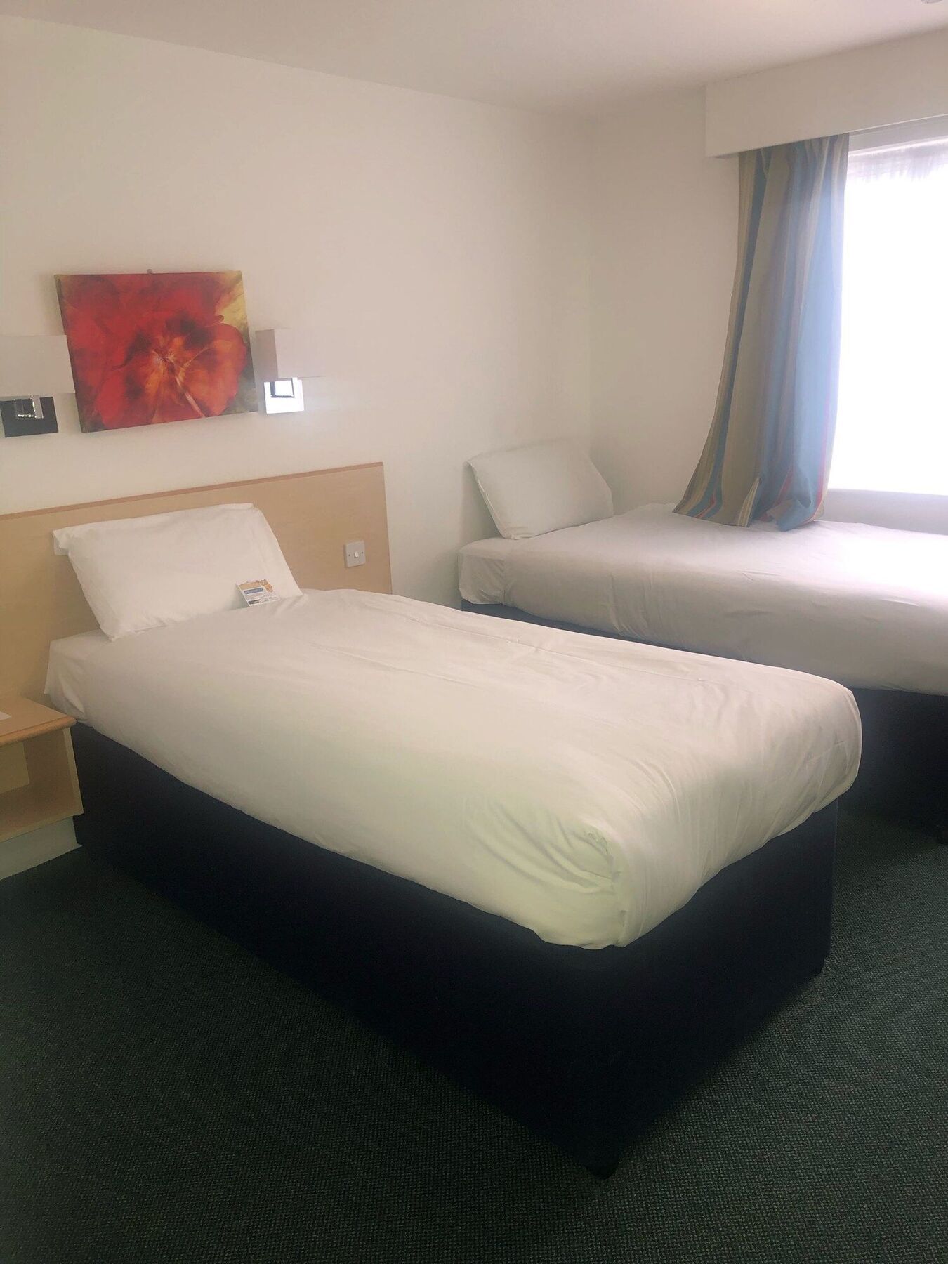 Days Inn Hotel Fleet Buitenkant foto