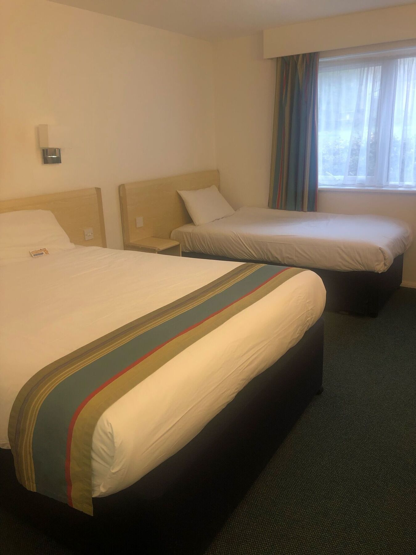 Days Inn Hotel Fleet Buitenkant foto